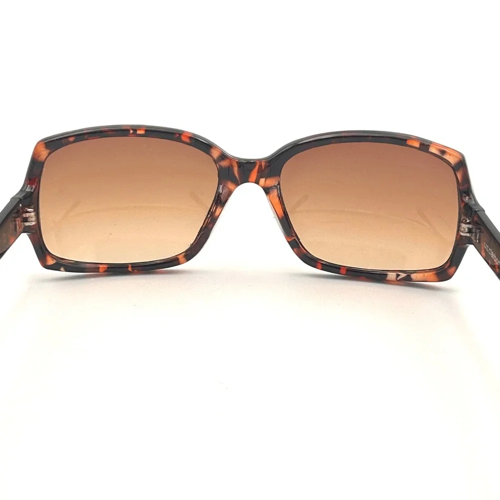 Liz Claiborne liz claiborne